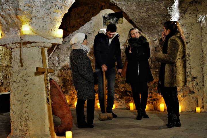 Explore Prague's medieval underground, dungeons, and historical passages on a guided walking tour, photo 34 | wizardtrip