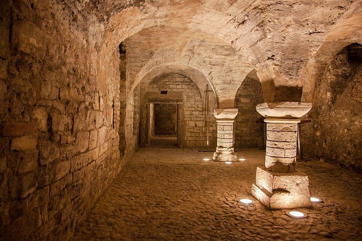 Explore Prague's medieval underground, dungeons, and historical passages on a guided walking tour, photo 36 | wizardtrip