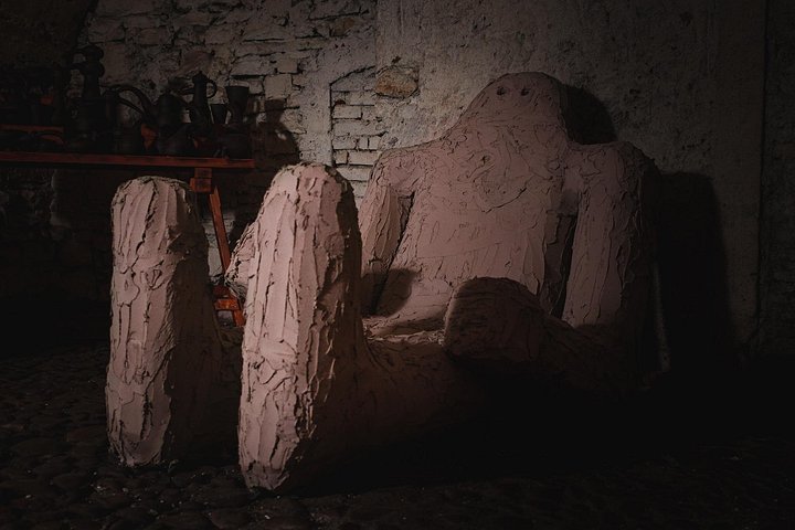 En guidet tur, der udforsker Prags hjemsøgte historie, middelalderlige undergrund og fangekældre med guider i kostume, foto 18 | wizardtrip