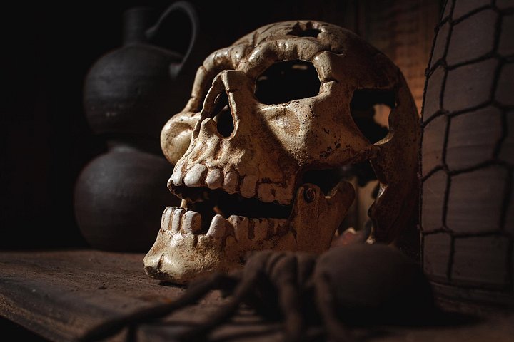 En guidet tur, der udforsker Prags hjemsøgte historie, middelalderlige undergrund og fangekældre med guider i kostume, foto 34 | wizardtrip
