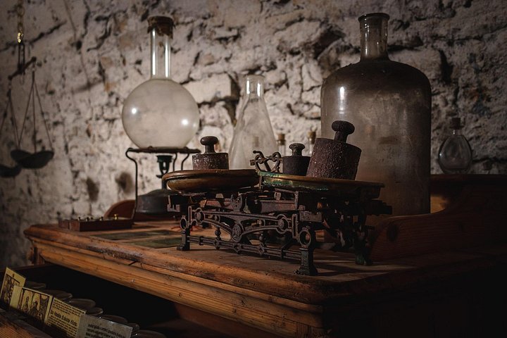 En guidet tur, der udforsker Prags hjemsøgte historie, middelalderlige undergrund og fangekældre med guider i kostume, foto 35 | wizardtrip