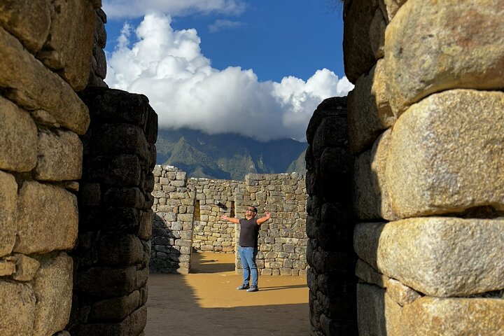 Excursion d'une journée au Machu Picchu depuis Cusco, Pérou, avec des ruines incas et un voyage en train panoramique, photo 17 | wizardtrip