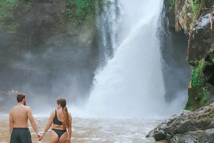Ontdek de natuurlijke schoonheid en culturele bezienswaardigheden van Bali, waaronder het Apenbos van Ubud, rijstterrassen en watervallen, foto 22 | wizardtrip