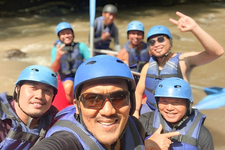 Exciting white water rafting adventure on the Ayung River in Ubud, Bali, surrounded by lush tropical scenery, photo 11 | wizardtrip