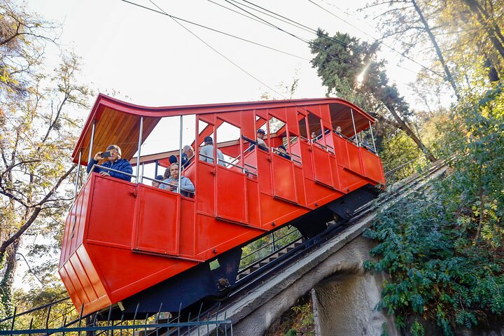 Sightseeingtur i Santiago med Hop On - Hop Off-bus, svævebane og kabelbane, foto 10 | wizardtrip