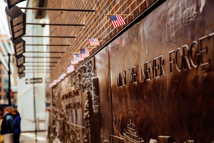 Um tour a pé comovente pelo Ground Zero de Nova York, incluindo o Memorial do 11 de Setembro, foto 15 | wizardtrip
