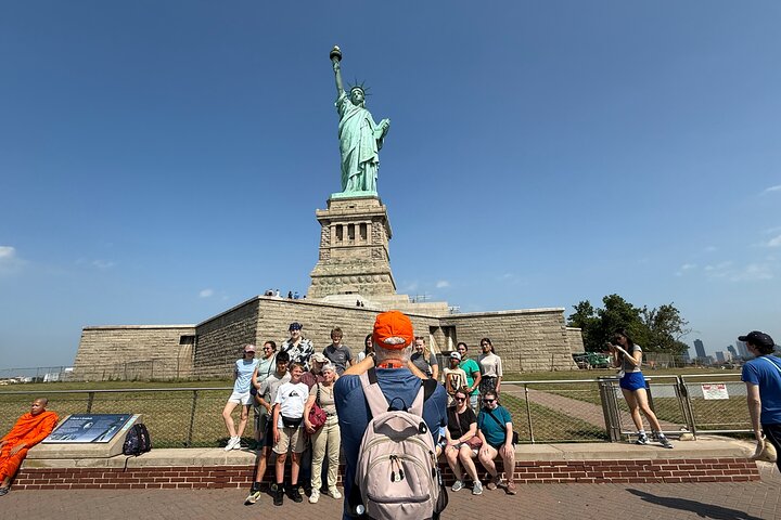 Guided tour of the Statue of Liberty and Ellis Island in New York City, photo 1 | wizardtrip