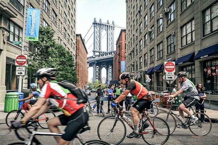 Recorrido en autobús explorando arte, comida y deportes en Brooklyn, Bronx y Queens en la ciudad de Nueva York, foto 17 | wizardtrip