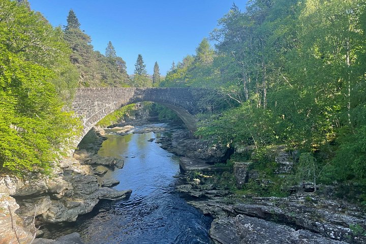 Excursión panorámica de un día a la Isla de Skye desde Inverness, con el lago Ness, el castillo de Eilean Donan y las Fairy Pools, foto 7 | wizardtrip