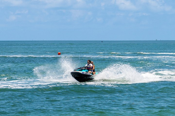 Key West watersports adventure featuring parasailing, jet skiing, banana boat, and water park, photo 9 | wizardtrip