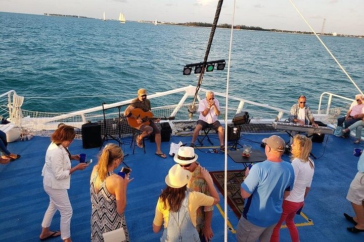 Key West solnedgangscruise med livemusik, drinks og appetizers ombord på en katamaran, foto 7 | wizardtrip