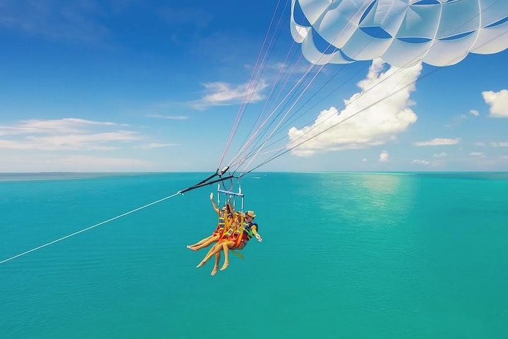 Opplev spennende parasailing i Key West med fantastisk utsikt over havet og øya, foto 6 | wizardtrip