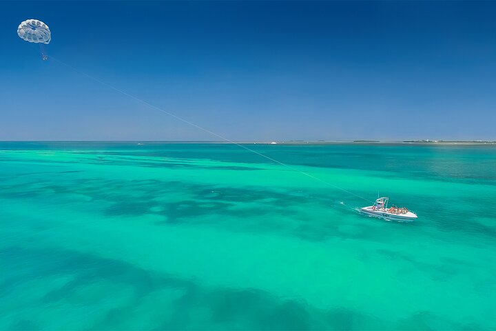 Opplev spennende parasailing i Key West med fantastisk utsikt over havet og øya, foto 11 | wizardtrip