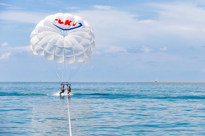 Opplev spennende parasailing i Key West med fantastisk utsikt over havet og øya, foto 12 | wizardtrip
