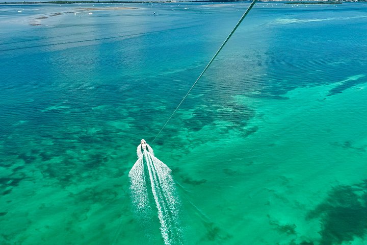 Opplev spennende parasailing i Key West med fantastisk utsikt over havet og øya, foto 13 | wizardtrip