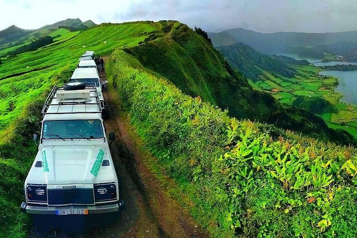 Off-road jeep tour die de kraterrand en meren van Sete Cidades in Ponta Delgada, Azoren, verkent, foto 7 | wizardtrip