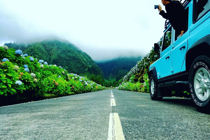 Off-road jeep tour die de kraterrand en meren van Sete Cidades in Ponta Delgada, Azoren, verkent, foto 9 | wizardtrip