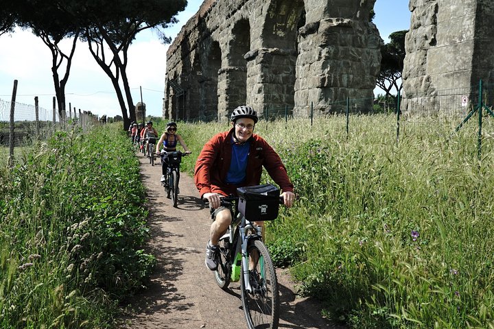 Cykeltur på Roms Appia Antica, udforskning af gamle ruiner og katakomber, foto 6 | wizardtrip