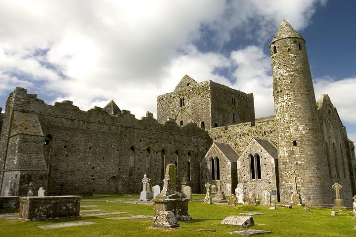 Excursión de un día desde Dublín para explorar tres castillos históricos irlandeses: Blarney Castle, Rock of Cashel y Cahir Castle, foto 17 | wizardtrip