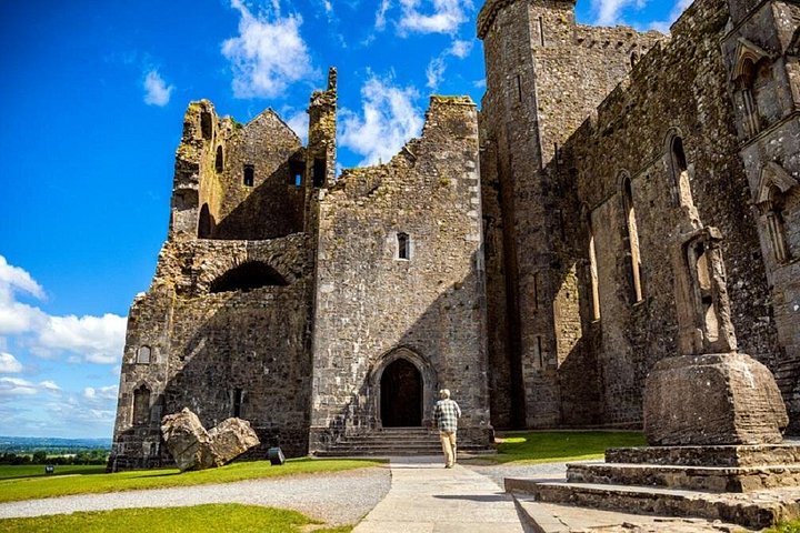 Excursión de un día desde Dublín para explorar tres castillos históricos irlandeses: Blarney Castle, Rock of Cashel y Cahir Castle, foto 18 | wizardtrip