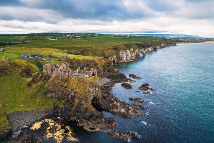 Ganztägige Tour von Dublin nach Nordirland mit Belfasts Black Cabs, Dunluce Castle und Giant's Causeway, Foto 10 | wizardtrip