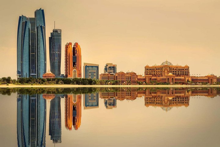 Excursion guidée d'une journée complète à Abou Dabi depuis Dubaï, incluant la Grande Mosquée Cheikh Zayed, l'Emirates Palace et Ferrari World, photo 6 | wizardtrip