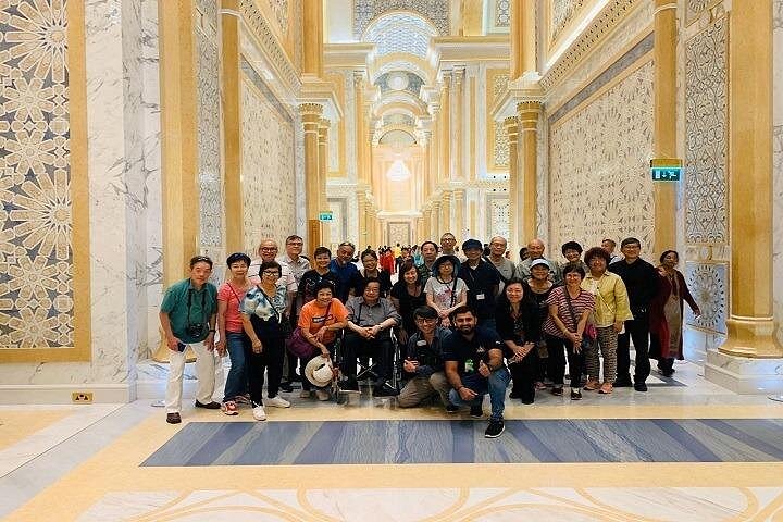 Excursion guidée d'une journée complète à Abou Dabi depuis Dubaï, incluant la Grande Mosquée Cheikh Zayed, l'Emirates Palace et Ferrari World, photo 8 | wizardtrip
