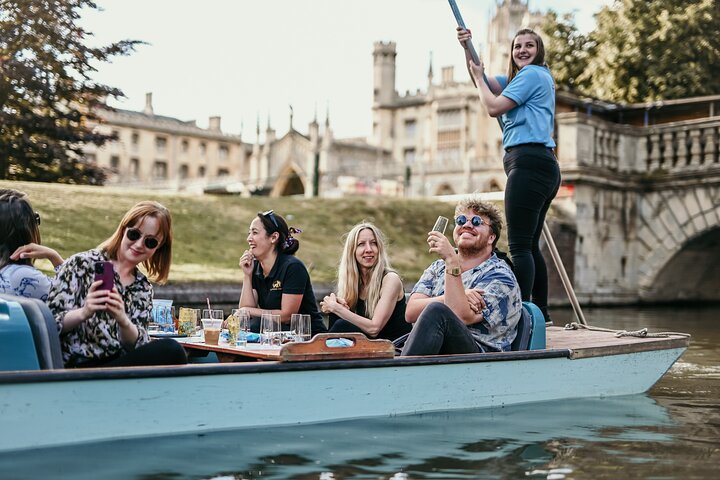 Passeio de barco partilhado no Rio Cam em Cambridge, Inglaterra, foto 8 | wizardtrip