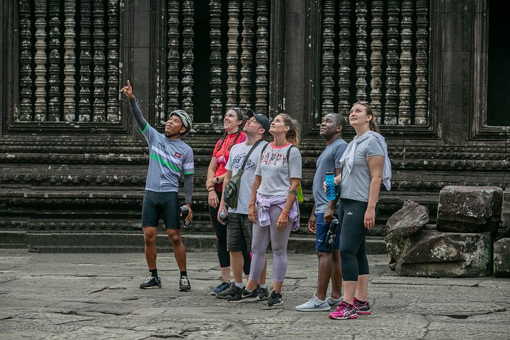 Sonnenaufgang Radtour durch alte Angkor Tempel in Siem Reap, Kambodscha, Foto 9 | wizardtrip