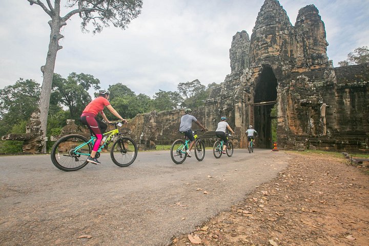 Sonnenaufgang Radtour durch alte Angkor Tempel in Siem Reap, Kambodscha, Foto 14 | wizardtrip