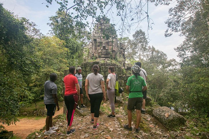 Sonnenaufgang Radtour durch alte Angkor Tempel in Siem Reap, Kambodscha, Foto 16 | wizardtrip