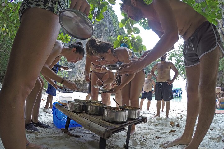 Excursion en bateau d'une journée aux magnifiques îles Phi Phi au départ de Krabi, Thaïlande, avec Maya Bay et snorkeling, photo 20 | wizardtrip
