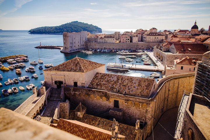 La vieille ville et le littoral de Dubrovnik vus du mont Srđ en téléphérique, photo 6 | wizardtrip