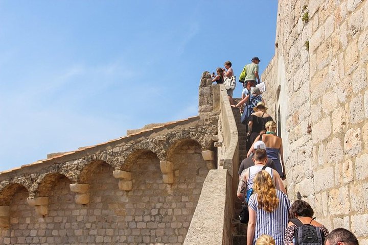 La vieille ville et le littoral de Dubrovnik vus du mont Srđ en téléphérique, photo 7 | wizardtrip