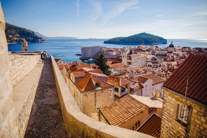 La vieille ville et le littoral de Dubrovnik vus du mont Srđ en téléphérique, photo 8 | wizardtrip