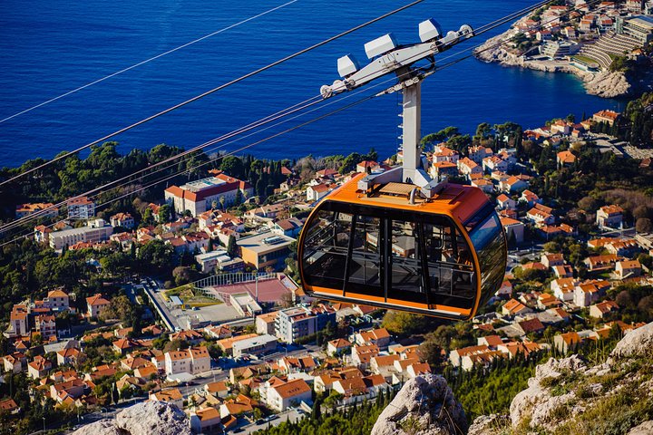 La vieille ville et le littoral de Dubrovnik vus du mont Srđ en téléphérique, photo 10 | wizardtrip
