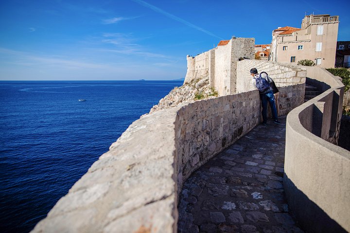 La vieille ville et le littoral de Dubrovnik vus du mont Srđ en téléphérique, photo 14 | wizardtrip