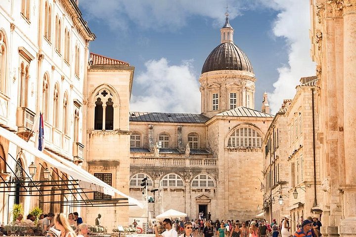 La vieille ville et le littoral de Dubrovnik vus du mont Srđ en téléphérique, photo 17 | wizardtrip