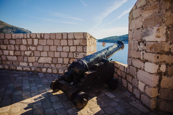 La vieille ville et le littoral de Dubrovnik vus du mont Srđ en téléphérique, photo 18 | wizardtrip