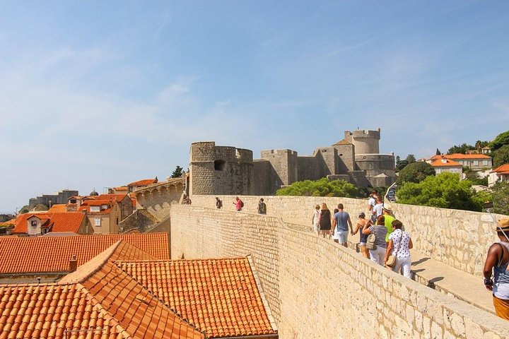 La vieille ville et le littoral de Dubrovnik vus du mont Srđ en téléphérique, photo 21 | wizardtrip