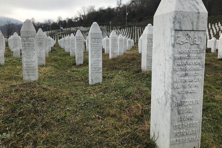 Un toccante tour di studio da Sarajevo al Memoriale del genocidio di Srebrenica, esplorando storia e memoria, foto 13 | wizardtrip