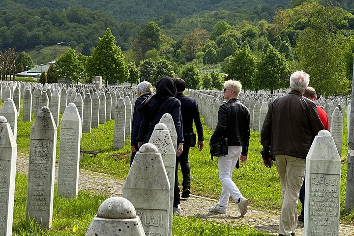 Un toccante tour di studio da Sarajevo al Memoriale del genocidio di Srebrenica, esplorando storia e memoria, foto 22 | wizardtrip