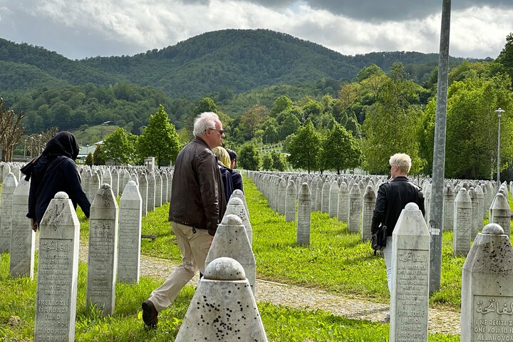 Un toccante tour di studio da Sarajevo al Memoriale del genocidio di Srebrenica, esplorando storia e memoria, foto 23 | wizardtrip