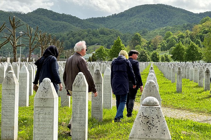 Un toccante tour di studio da Sarajevo al Memoriale del genocidio di Srebrenica, esplorando storia e memoria, foto 24 | wizardtrip