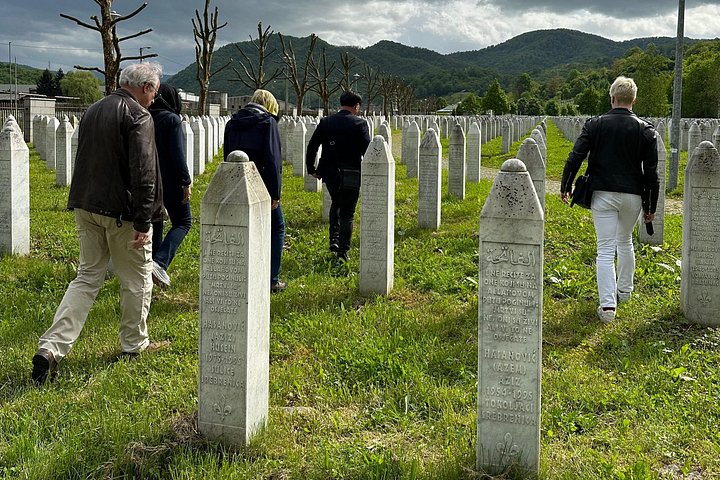 Un toccante tour di studio da Sarajevo al Memoriale del genocidio di Srebrenica, esplorando storia e memoria, foto 25 | wizardtrip