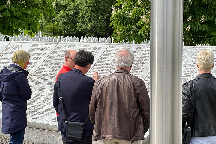 Un toccante tour di studio da Sarajevo al Memoriale del genocidio di Srebrenica, esplorando storia e memoria, foto 27 | wizardtrip