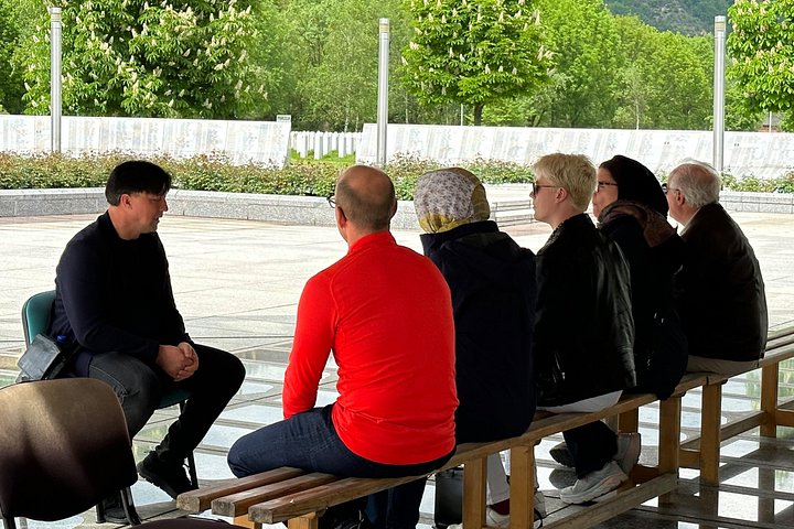 Un toccante tour di studio da Sarajevo al Memoriale del genocidio di Srebrenica, esplorando storia e memoria, foto 30 | wizardtrip