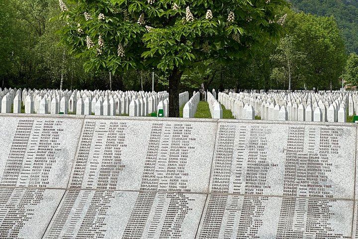 Un toccante tour di studio da Sarajevo al Memoriale del genocidio di Srebrenica, esplorando storia e memoria, foto 31 | wizardtrip