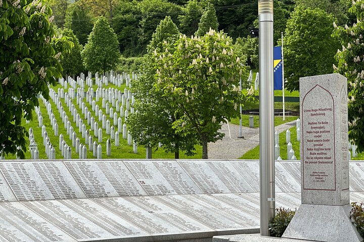 Un toccante tour di studio da Sarajevo al Memoriale del genocidio di Srebrenica, esplorando storia e memoria, foto 32 | wizardtrip