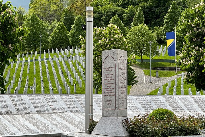 Un toccante tour di studio da Sarajevo al Memoriale del genocidio di Srebrenica, esplorando storia e memoria, foto 34 | wizardtrip